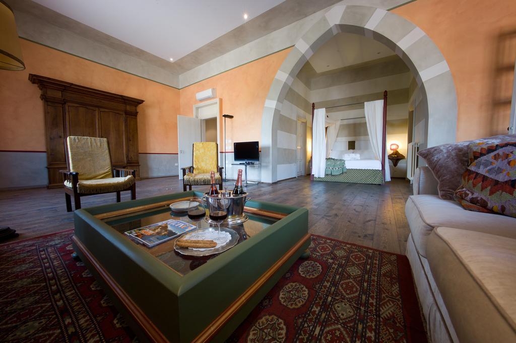 Palazzo Castiglioni Luxury Suite And Rooms مانتوفا الغرفة الصورة