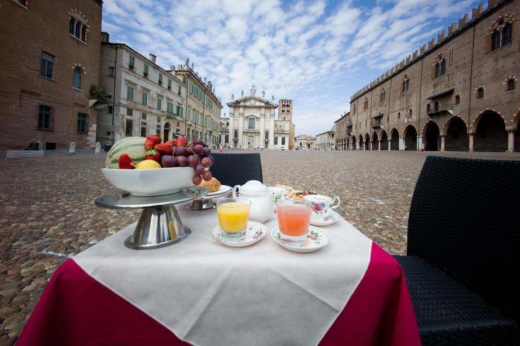 Palazzo Castiglioni Luxury Suite And Rooms مانتوفا الغرفة الصورة