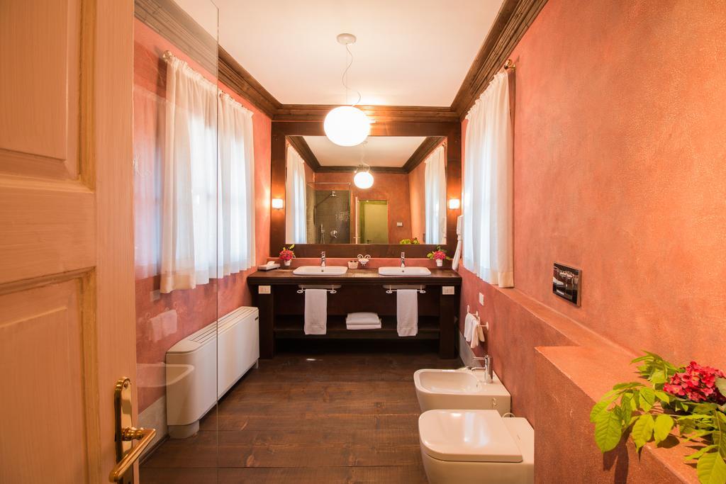 Palazzo Castiglioni Luxury Suite And Rooms مانتوفا المظهر الخارجي الصورة